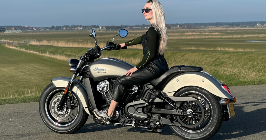 Anita Polet op Indian scout